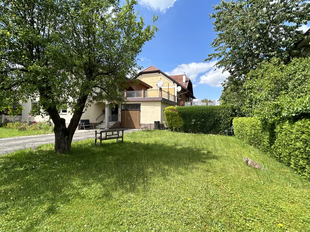 Mauerkirchen - Sanierungsobjekt - Einfamilienhaus  in ruhiger Wohnsiedlung - mit Garten und Garage.