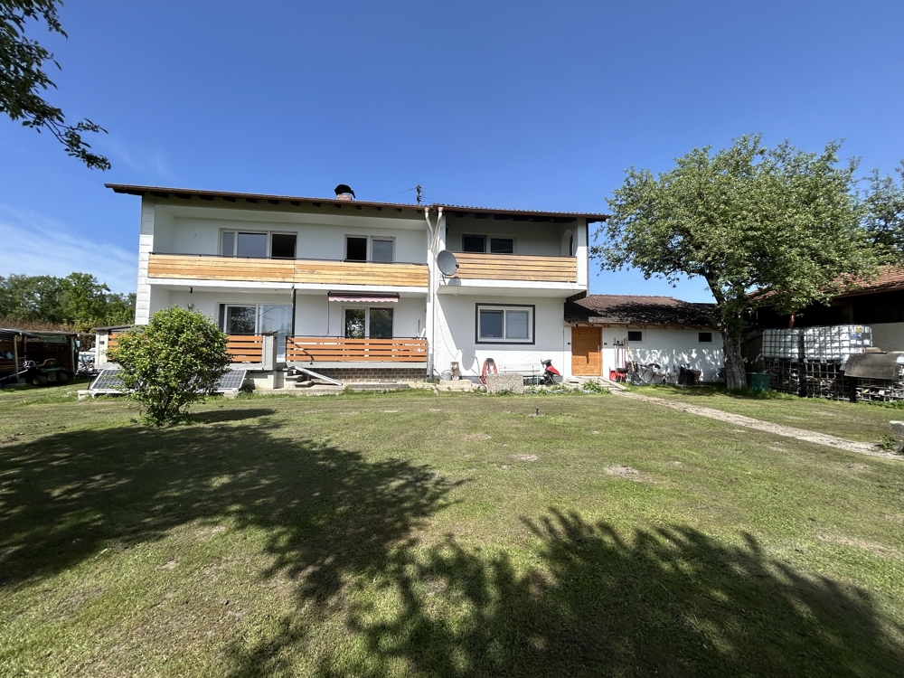 Großkarolinenfeld - Vorankündigung
3-Parteien-Haus mit traumhaftem Ausblick auf den Wendelstein.